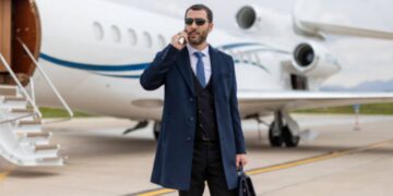 Make1M.com Billionaire: The Path to Wealth and Luxury Millionaire Lifestyle